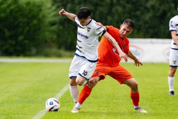 football midfield passing under pressure